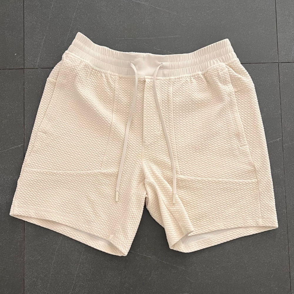 Lululemon men’s shorts at ease